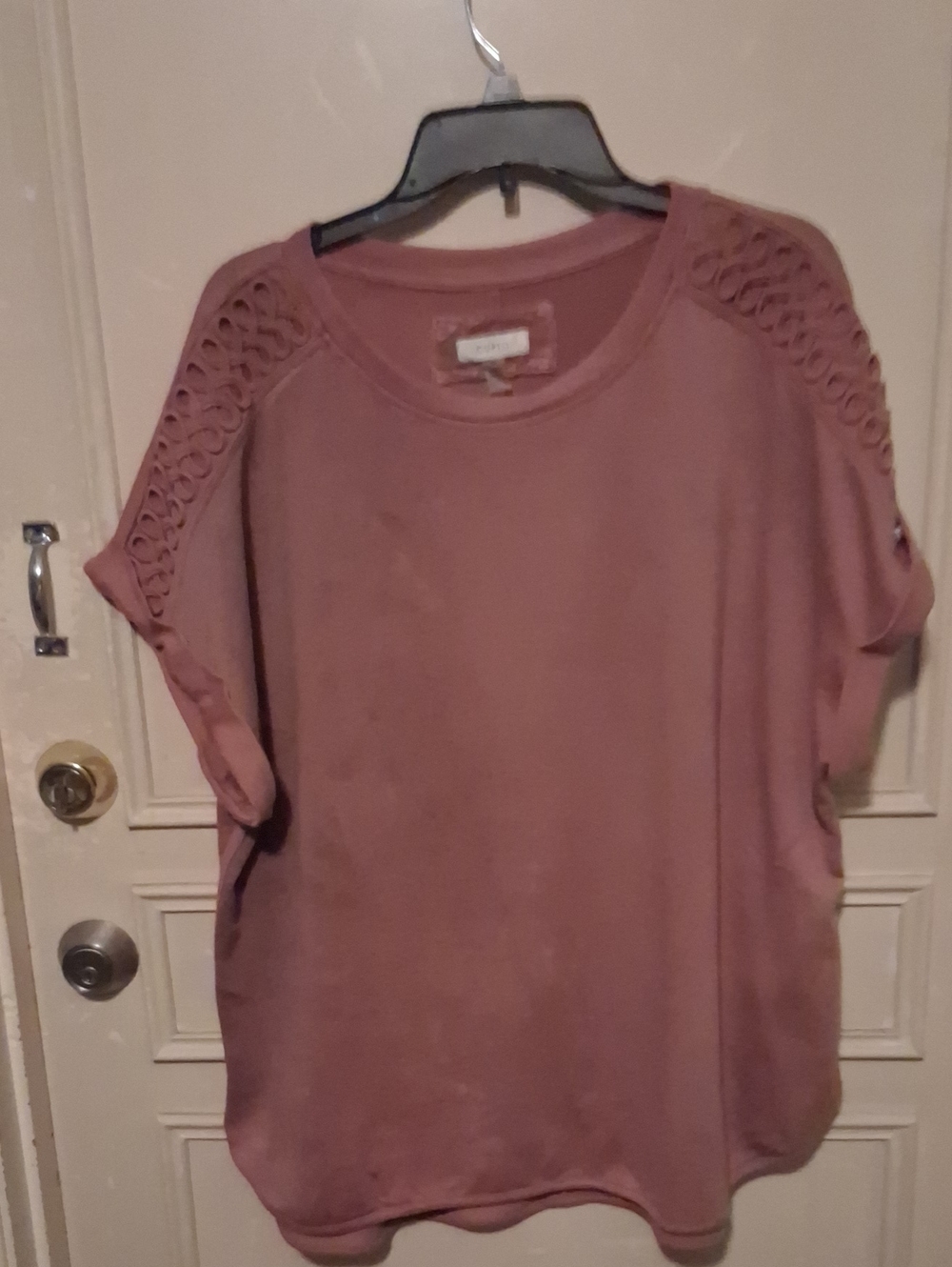 Cupio Women's Mauve Short-Sleeve Knit Top with Crochet Shoulder Detail